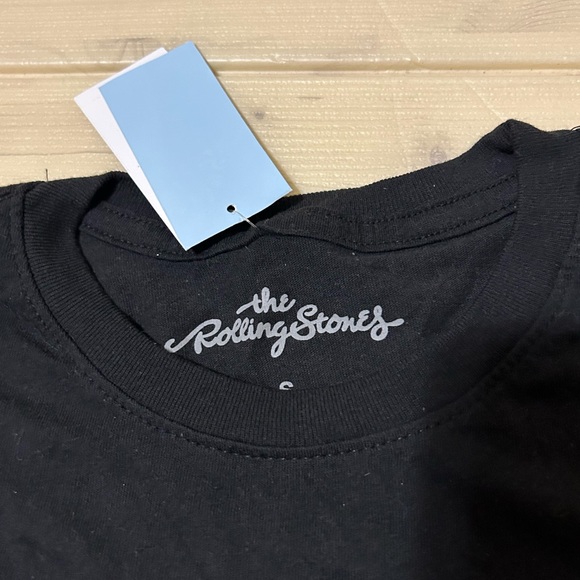 Women’s short sleeve Rolling Stones NWT - Picture 3 of 4